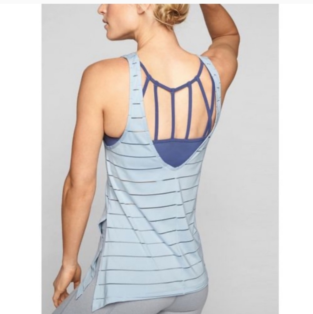Athleta Max Out Chi dusty blue tank M